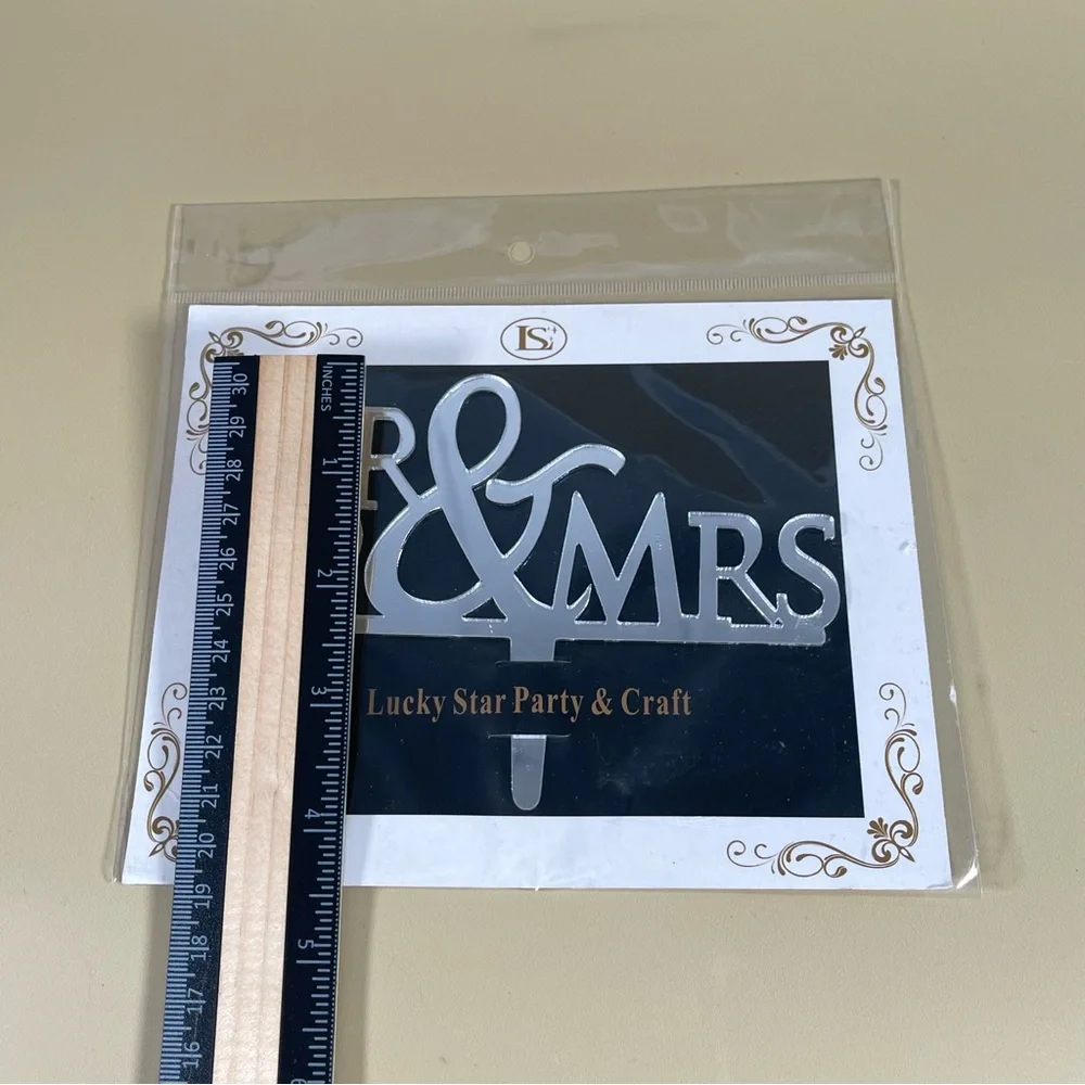 NWT Mr & Mrs Acrylic Mirrored Cake Topper with Heart
